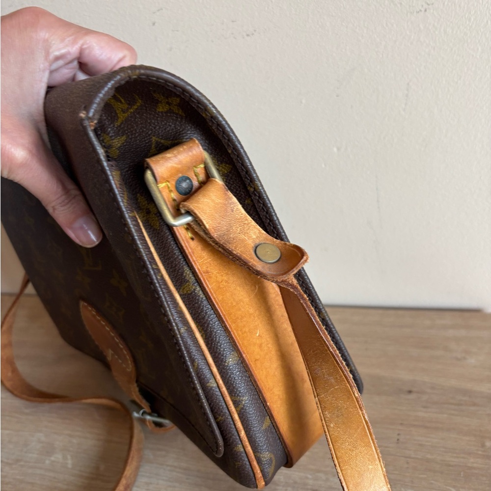 Authentic Louis Vuitton monogram crossbody bag - Picture 3 of 7